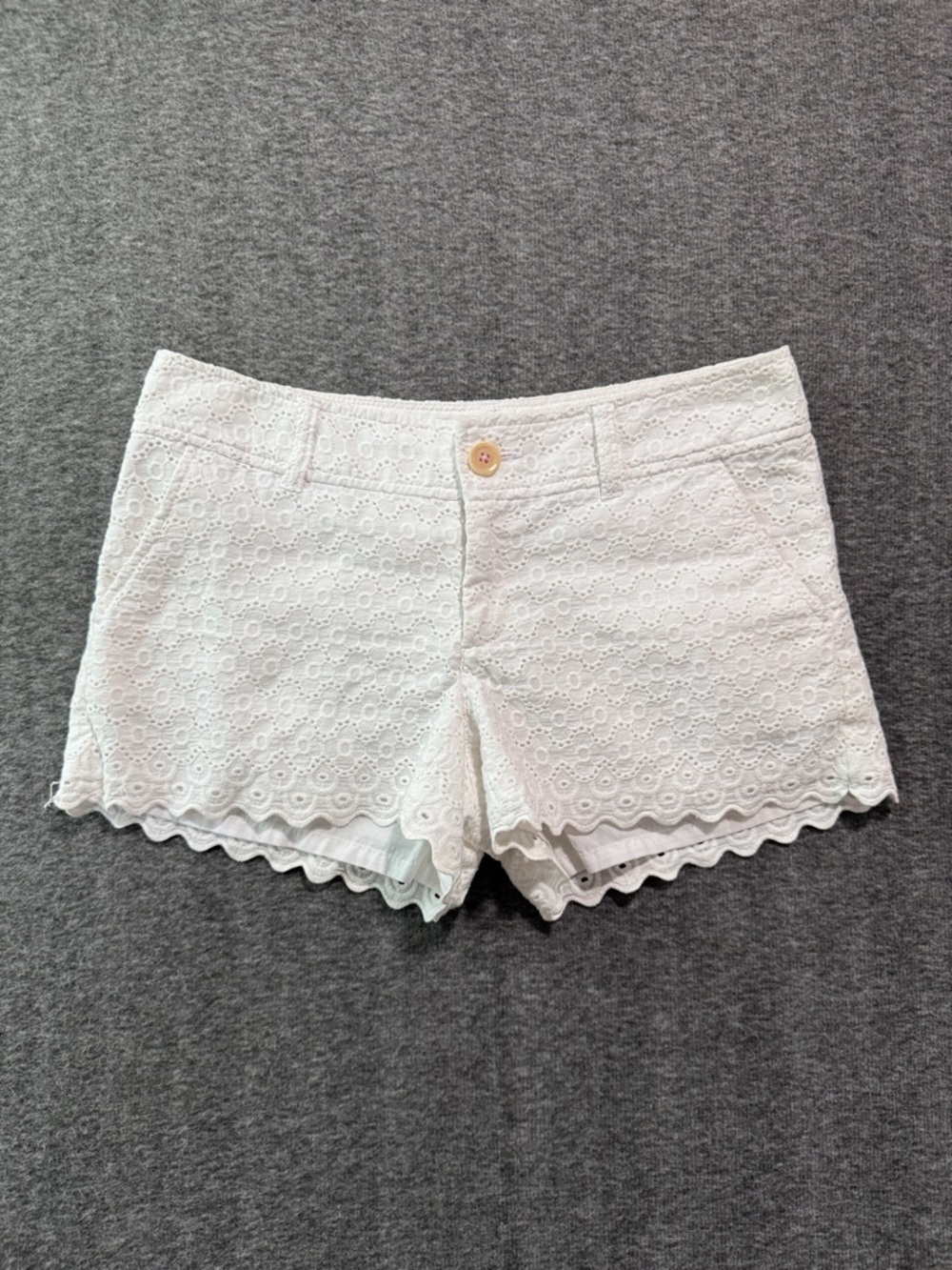 Lilly Pulitzer Walsh Short White Eyelet Scallop Hem High-Waist Shorts Size 2